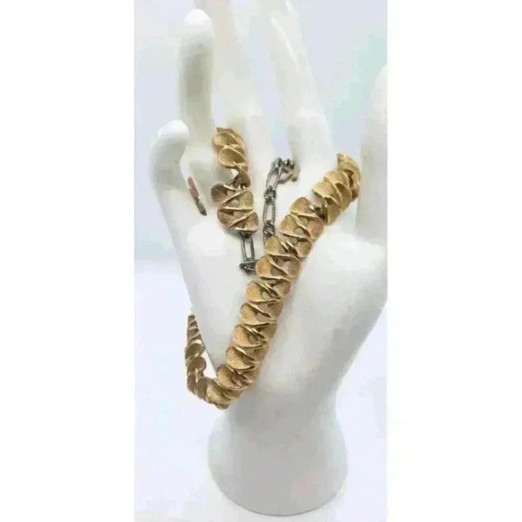 Vintage Necklace Gold Textured Wavy Loops Signed Kramer K Dangle Rare Fancy - Picture 1 of 9